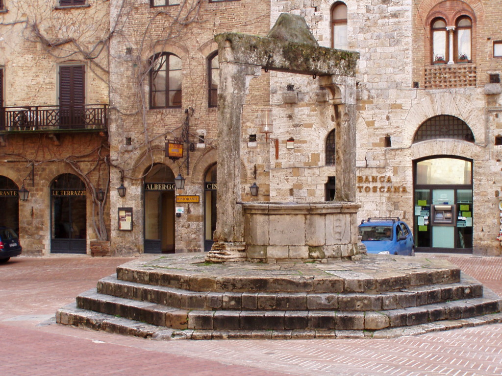 San Gimignano - Piazza Cisterna